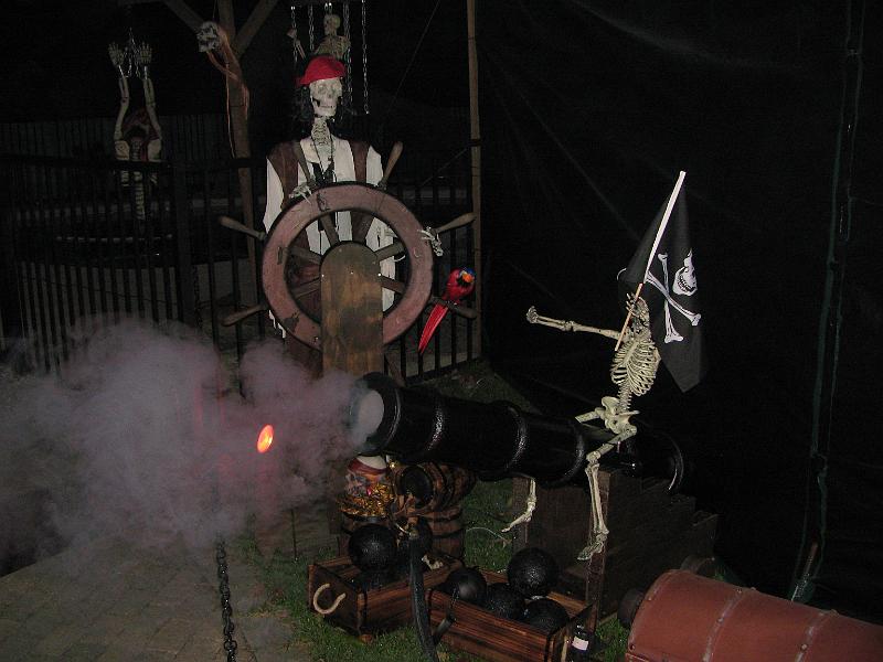 IMG_1521.JPG - Pirate captain with cannon firing.