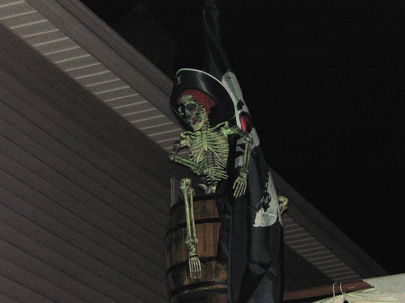 IMG_1523.JPG - Pirate in the crows nest.