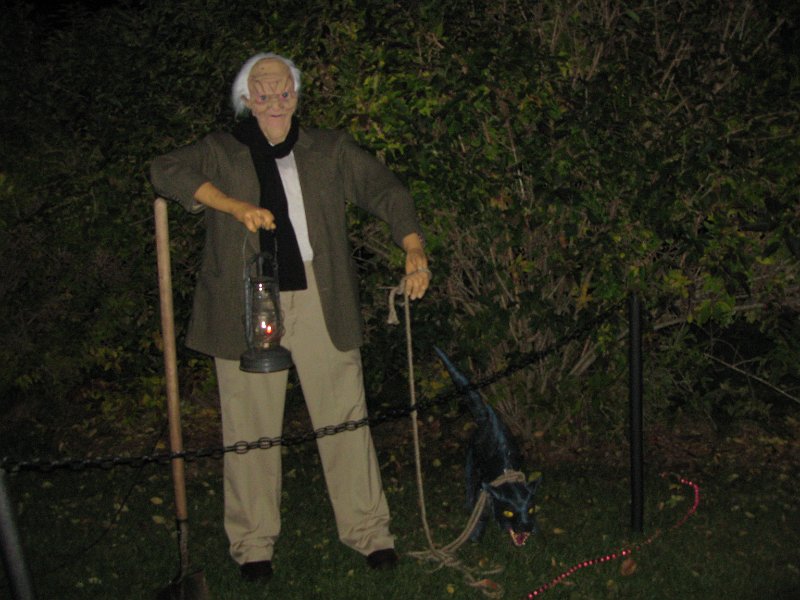 IMG_3449.JPG - Grave digger, and his pet